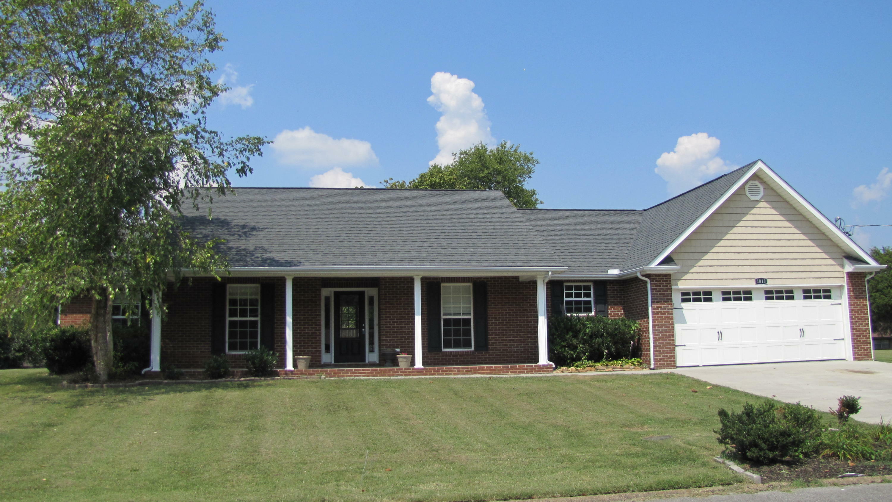 Property Photo:  1813 E Azrock Drive  TN 37914 