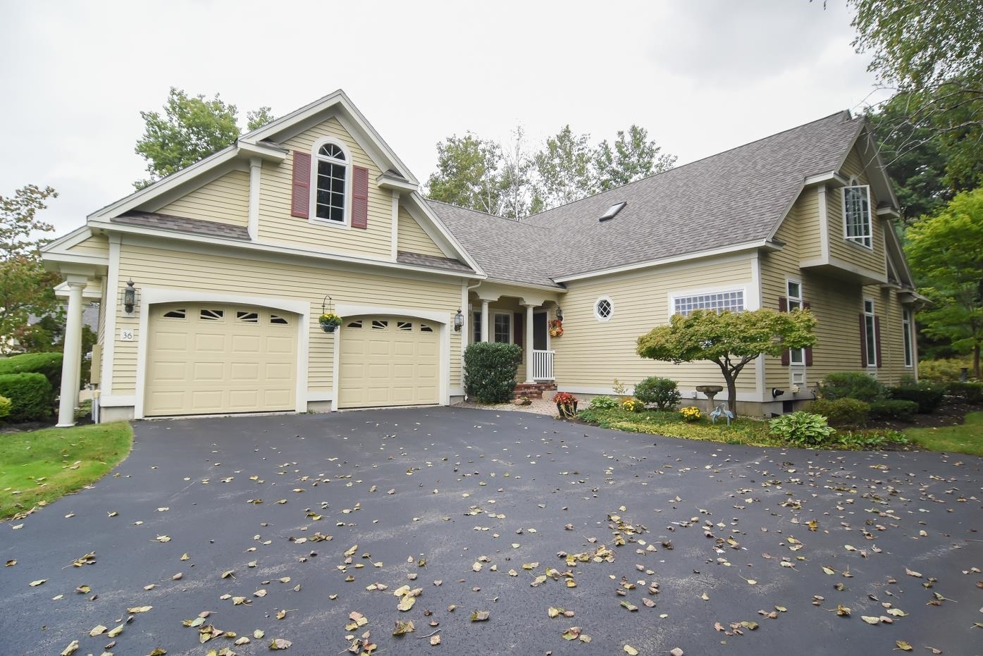 Property Photo:  36 Hawkins Glen Drive  NH 03079 