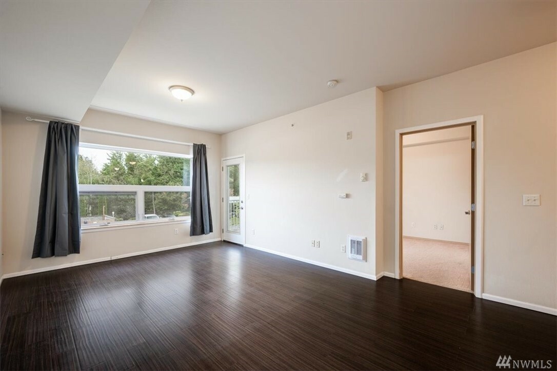 Property Photo:  512 Darby Dr 208  WA 98226 