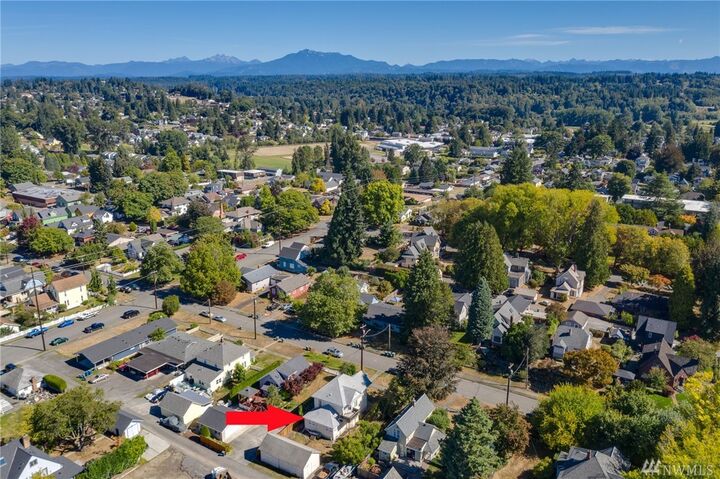 Property Photo: 414 Avenue C WA 98290