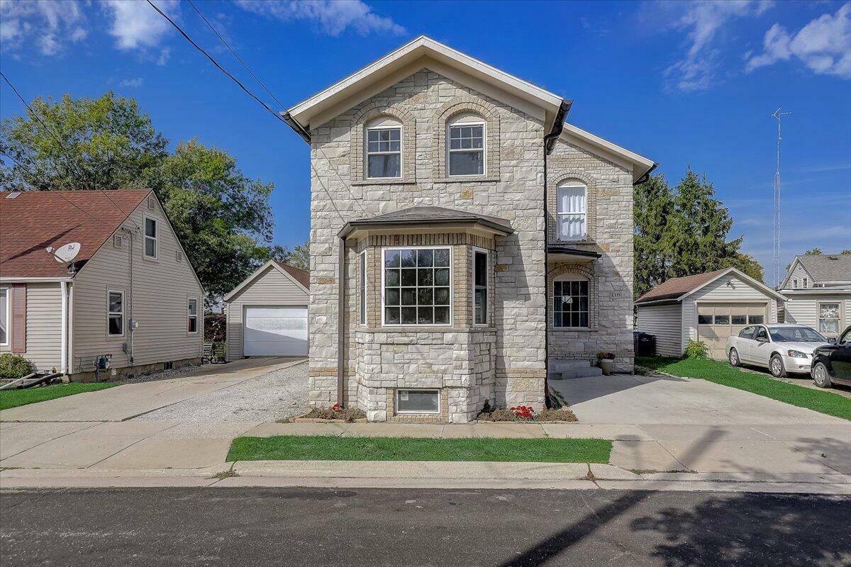 Property Photo: 118 Lynn St WI 53098