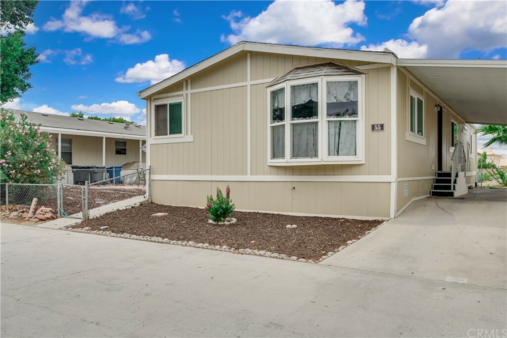 Property Photo:  913 S Grand Avenue 55  CA 92582 