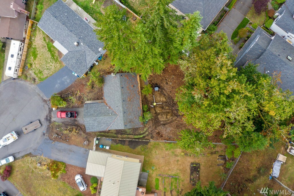 Property Photo:  208 Elma Place SE  WA 98059 