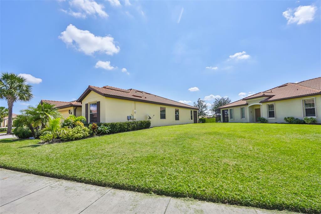 Property Photo:  5464 Sunset Falls Drive  FL 33572 