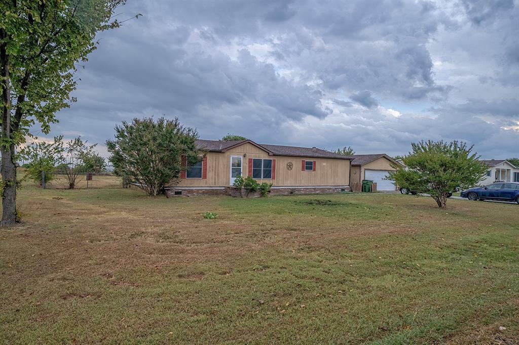 Property Photo: 1114 Spring Flower Drive TX 76249