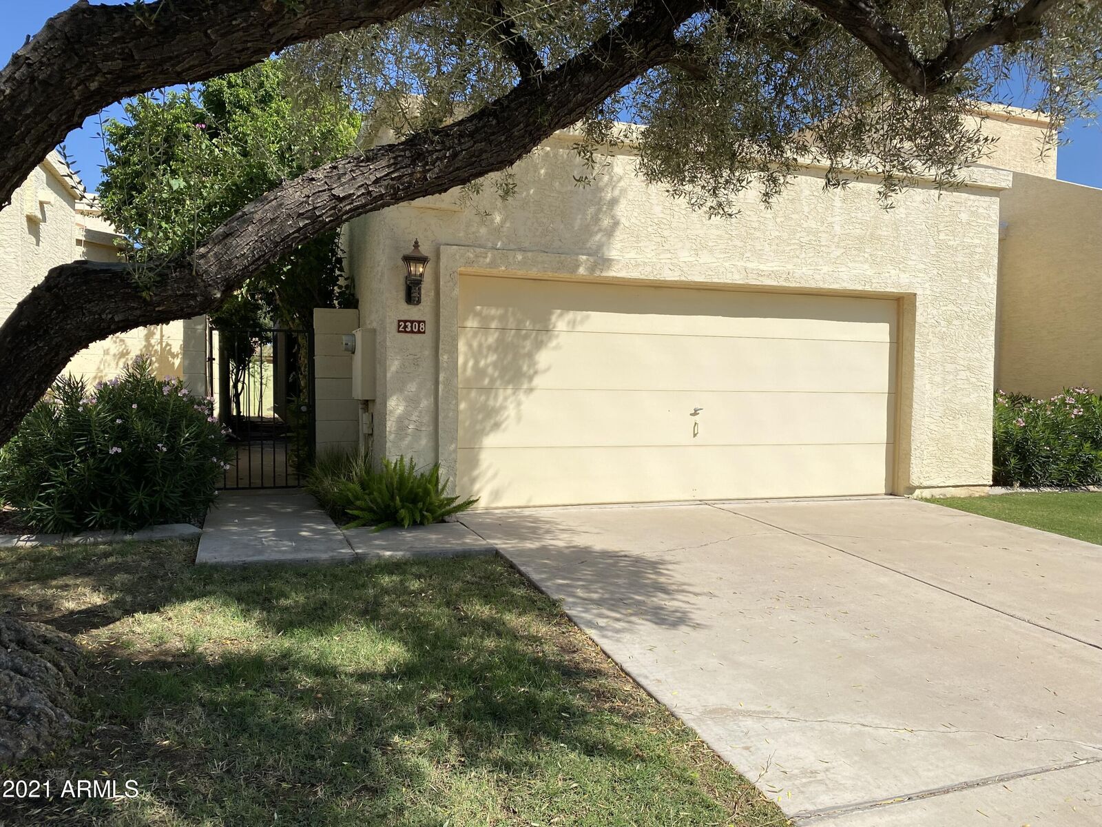 Property Photo: 2308 W Comstock Drive AZ 85224