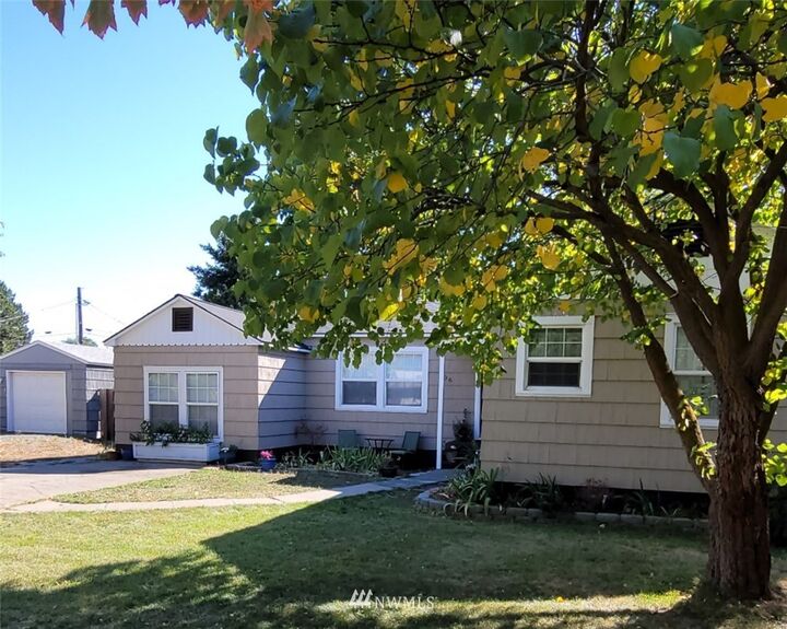 Property Photo: 806 E Seattle Avenue WA 98926