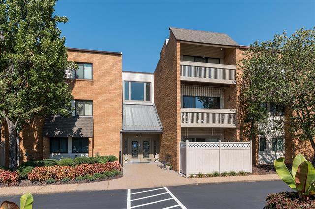 Property Photo:  950 East Rue De La Banque L7   63141 
