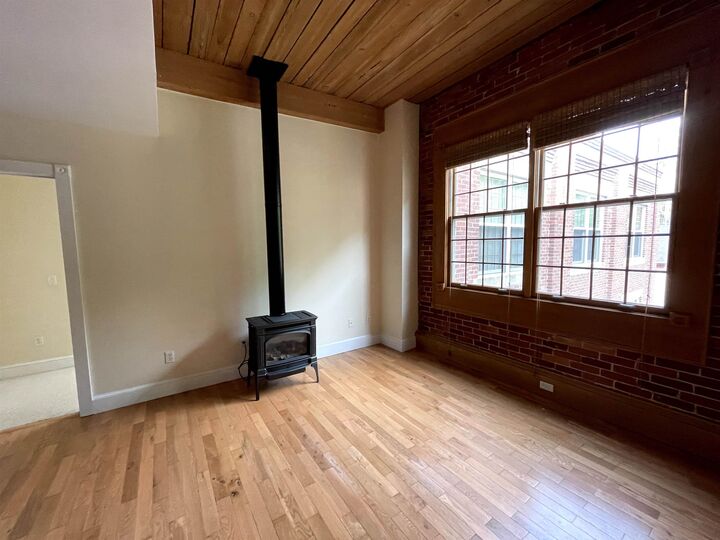 Property Photo: 7 Chester Road 207 NH 03038