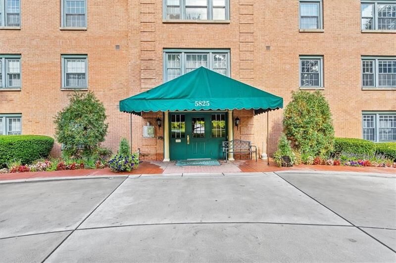 Property Photo:  5825 Fifth 212  PA 15232 