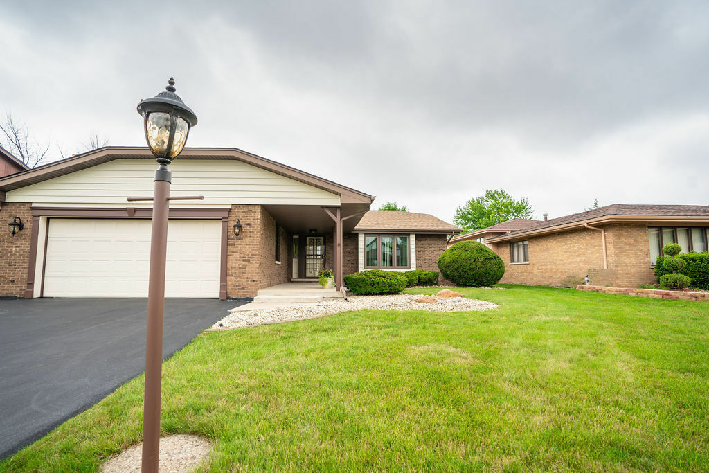 Property Photo: 16827 Luella Avenue IL 60473