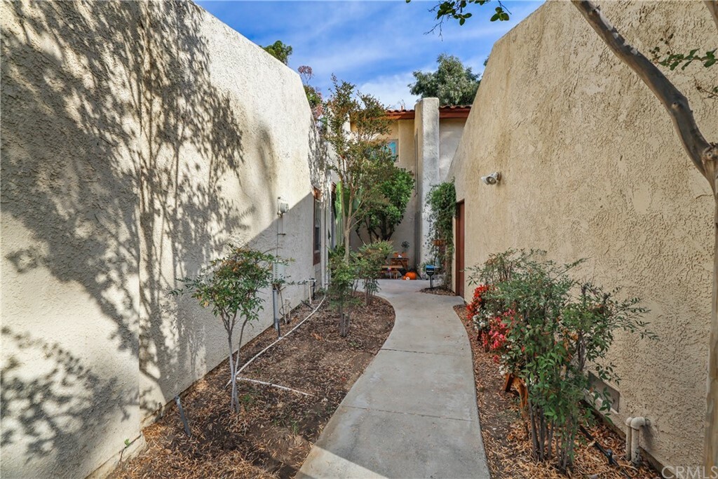 Property Photo:  29270 Via Frontera  CA 92563 