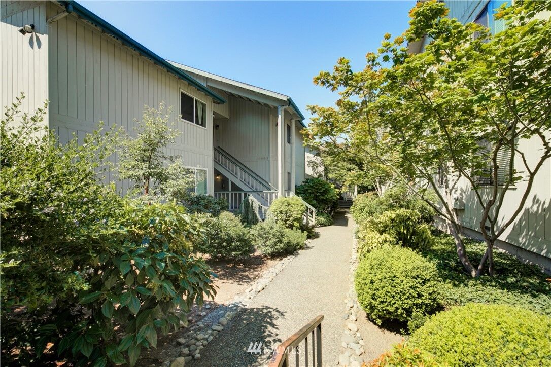 Property Photo: 18003 108th Avenue NE B2 WA 98011