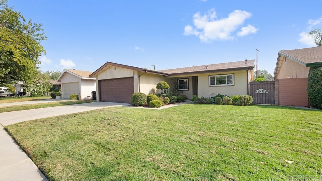 Property Photo:  7506 Donna Avenue  CA 91335 