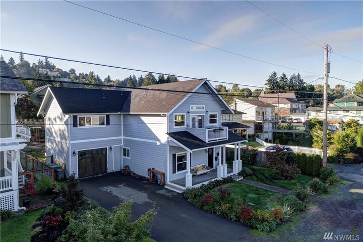 Property Photo:  917  2nd Street  WA 98275 