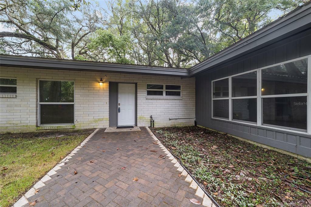 Property Photo:  4219 SW 7th Avenue  FL 32607 