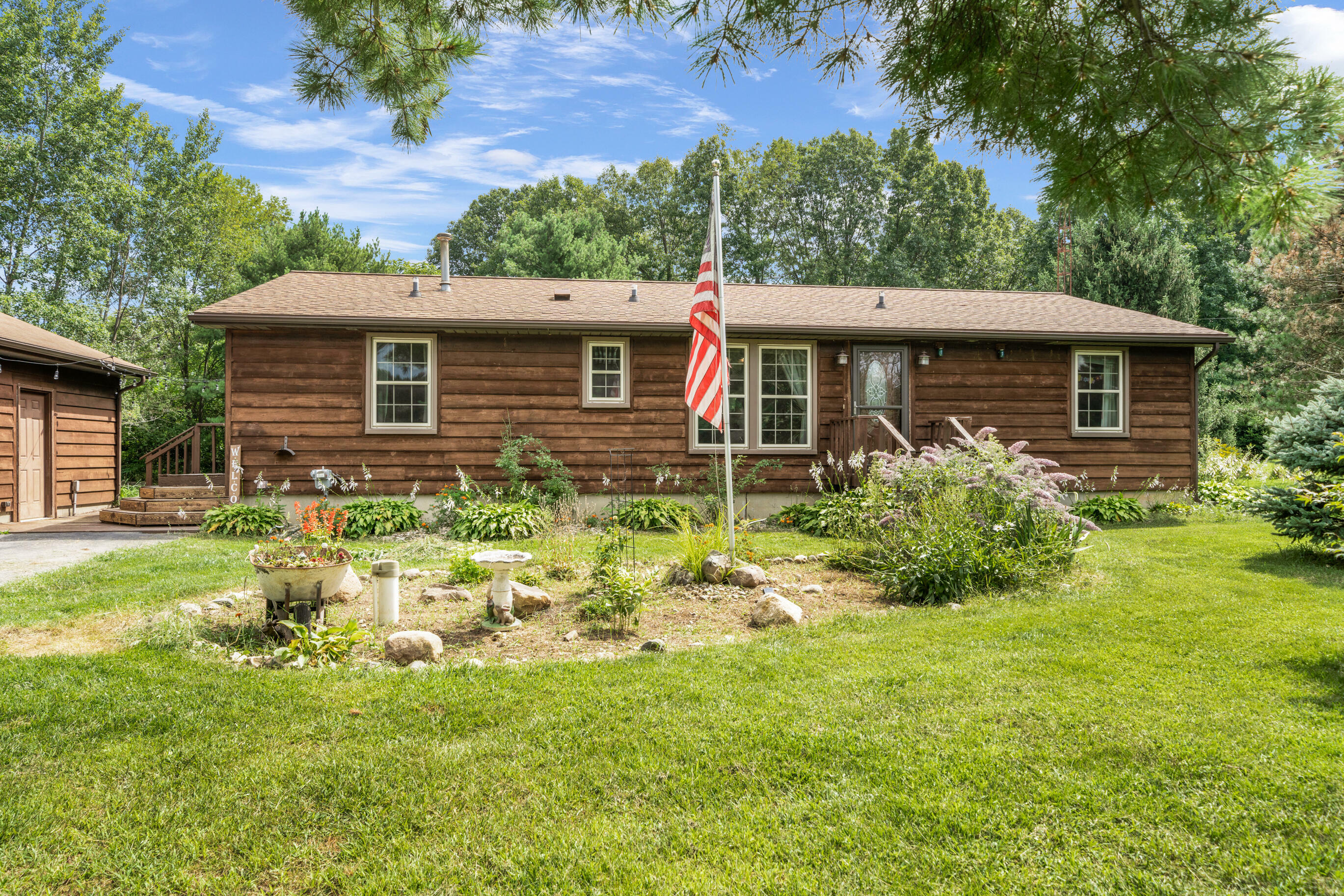 Property Photo: 1695 Gaslight Lane MI 49201