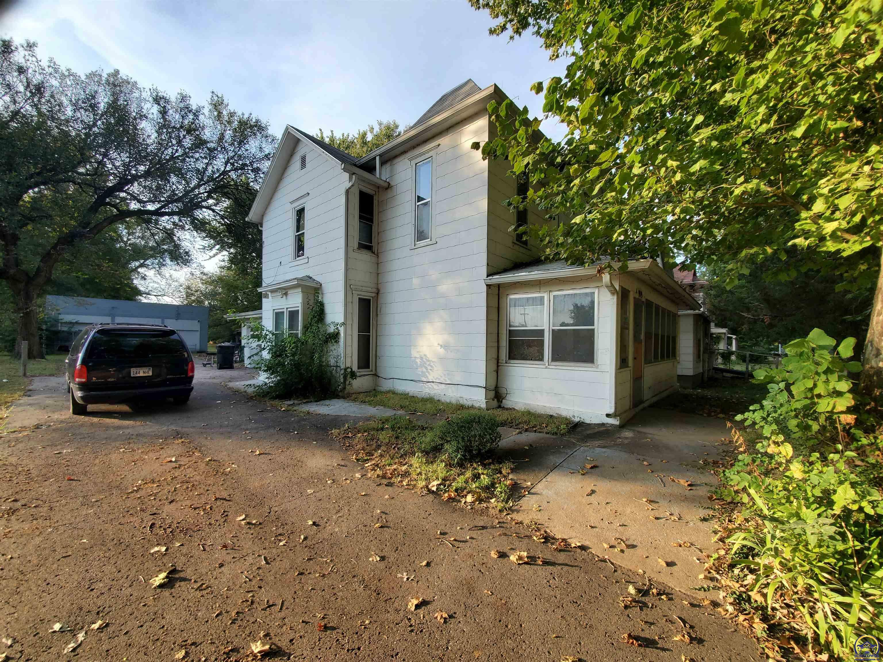 Property Photo:  919 NW Van Buren St  KS 66608 