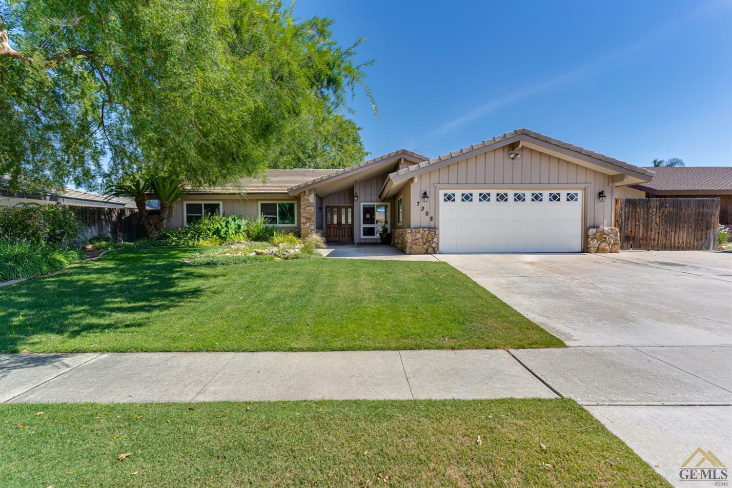 Property Photo:  7308 Lucille Avenue  CA 93308 