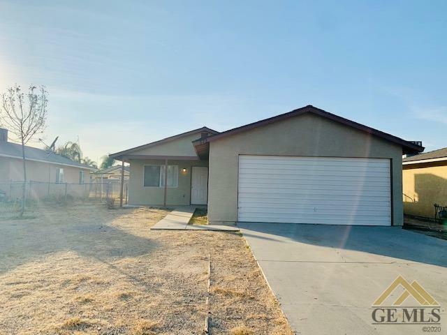 Property Photo:  623 10th Street  CA 93250 