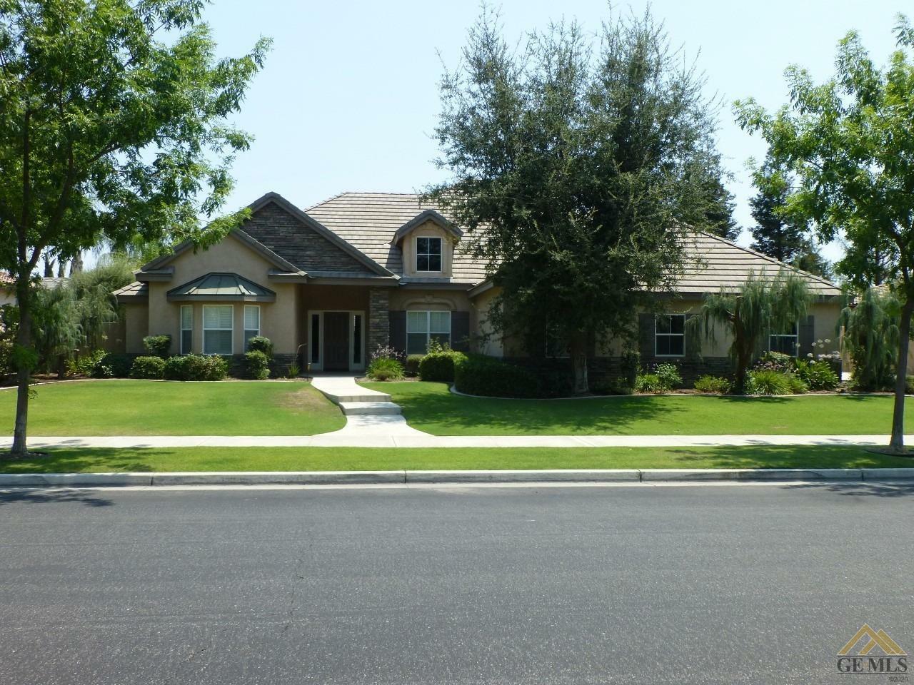 Property Photo:  10701 Gainsborough Court  CA 93312 