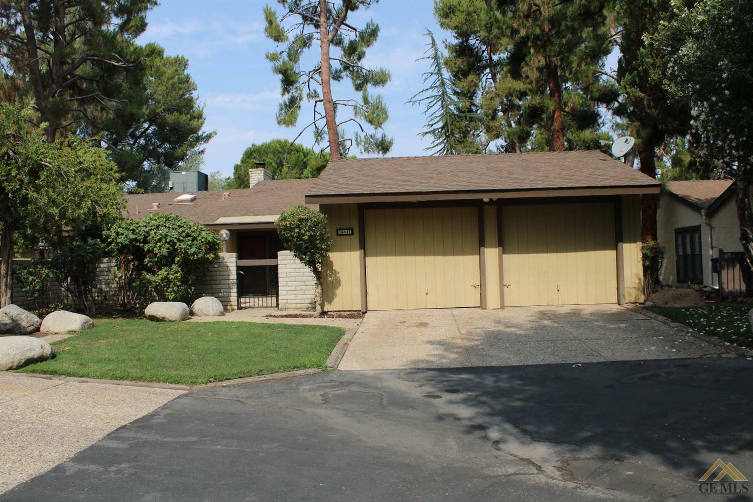 Property Photo:  11911 Laver Court  CA 93306 