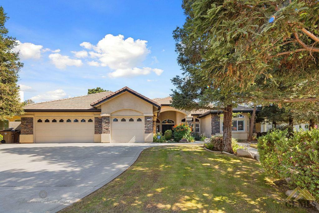 Property Photo:  810 Concord Court  CA 93314 