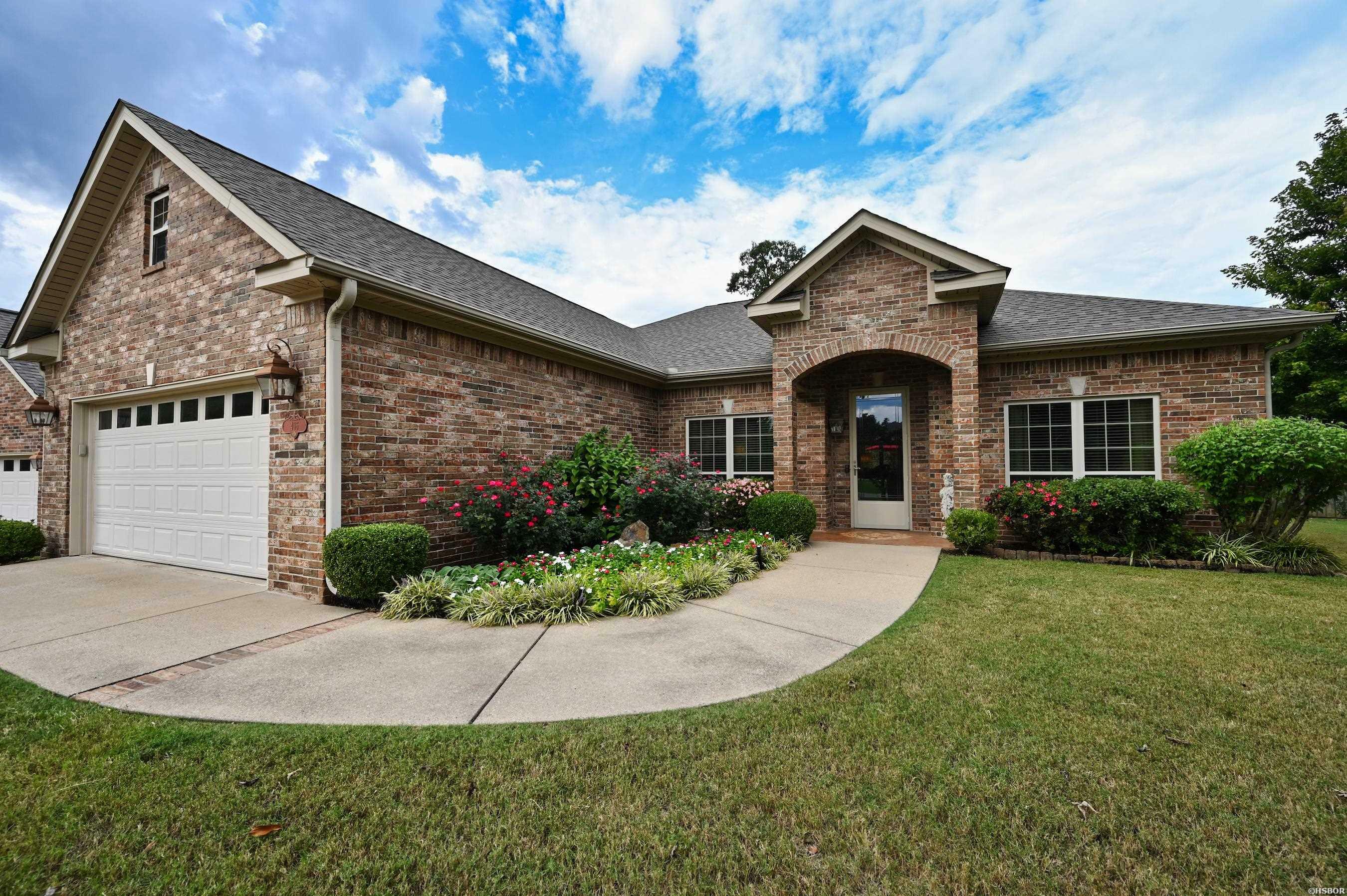 Property Photo:  406 Willowbend Circle  AR 71913 