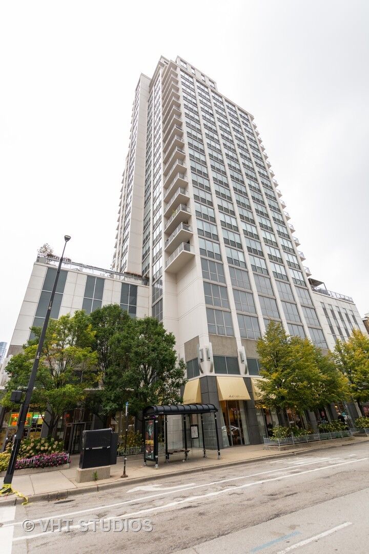 Property Photo:  200 W Grand Avenue 802  IL 60654 