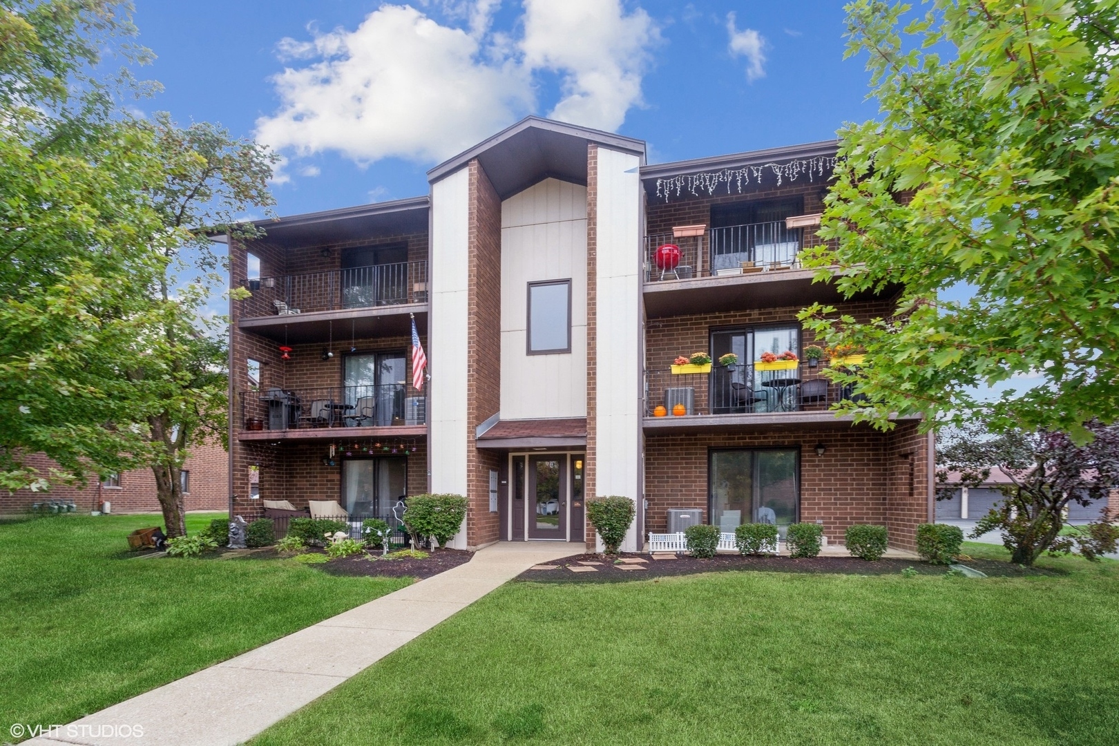 Property Photo: 1251 Chalet Road 201 IL 60563