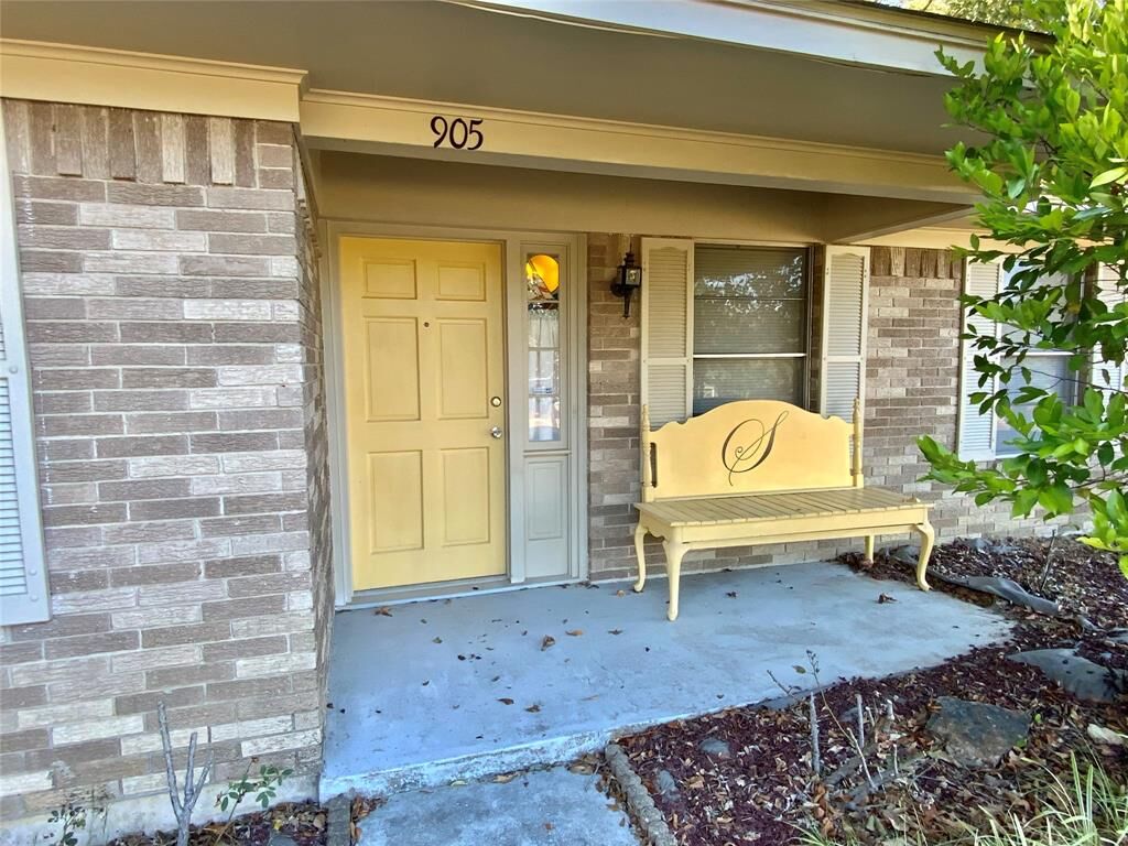 Property Photo:  905 N Main Street  TX 75494 