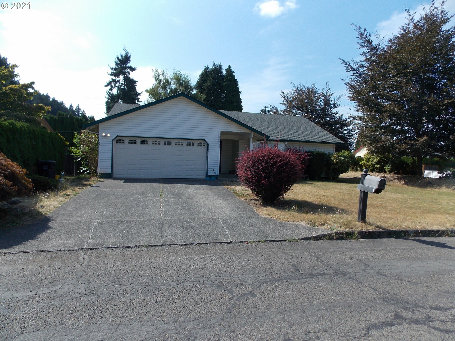 Property Photo:  17135 Hanneman Ct  OR 97027 