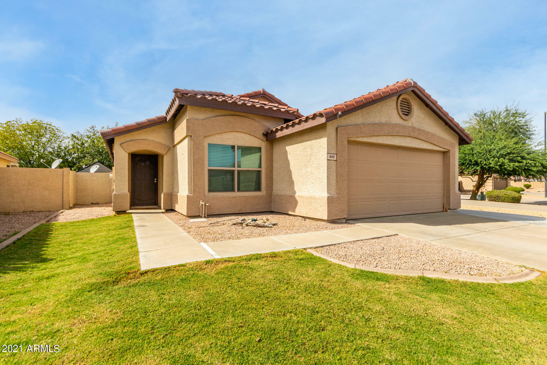 Property Photo:  640 S Hazel Court  AZ 85296 