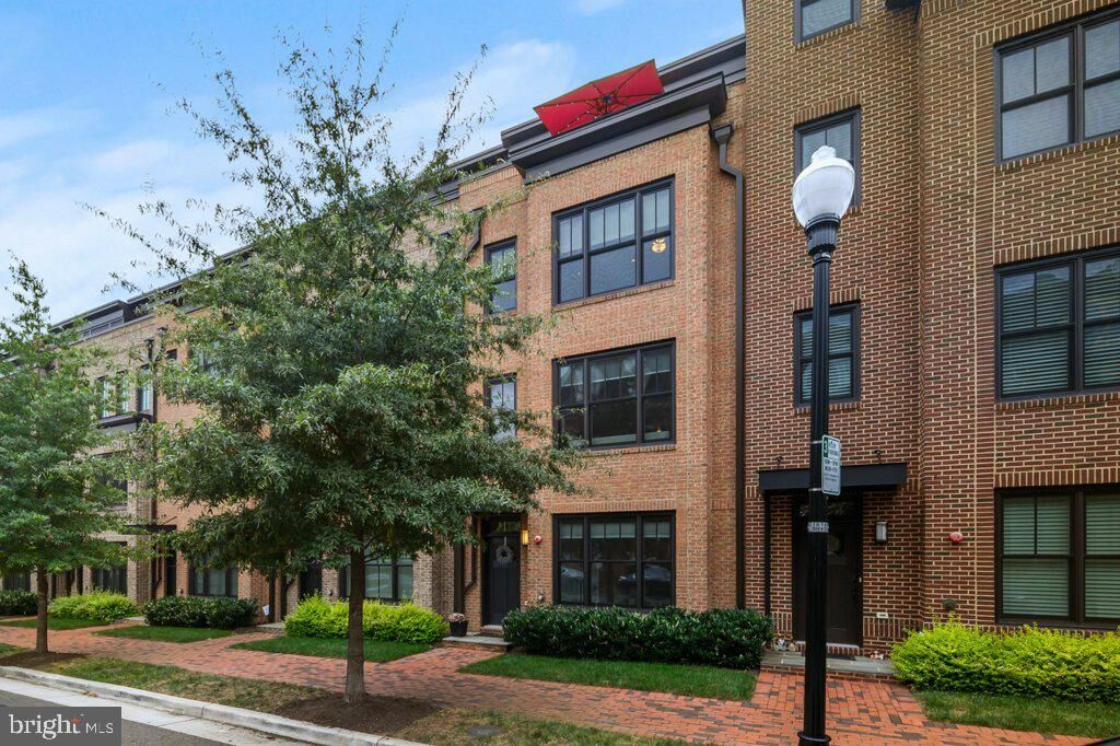 Property Photo:  415 S Payne Street  VA 22314 