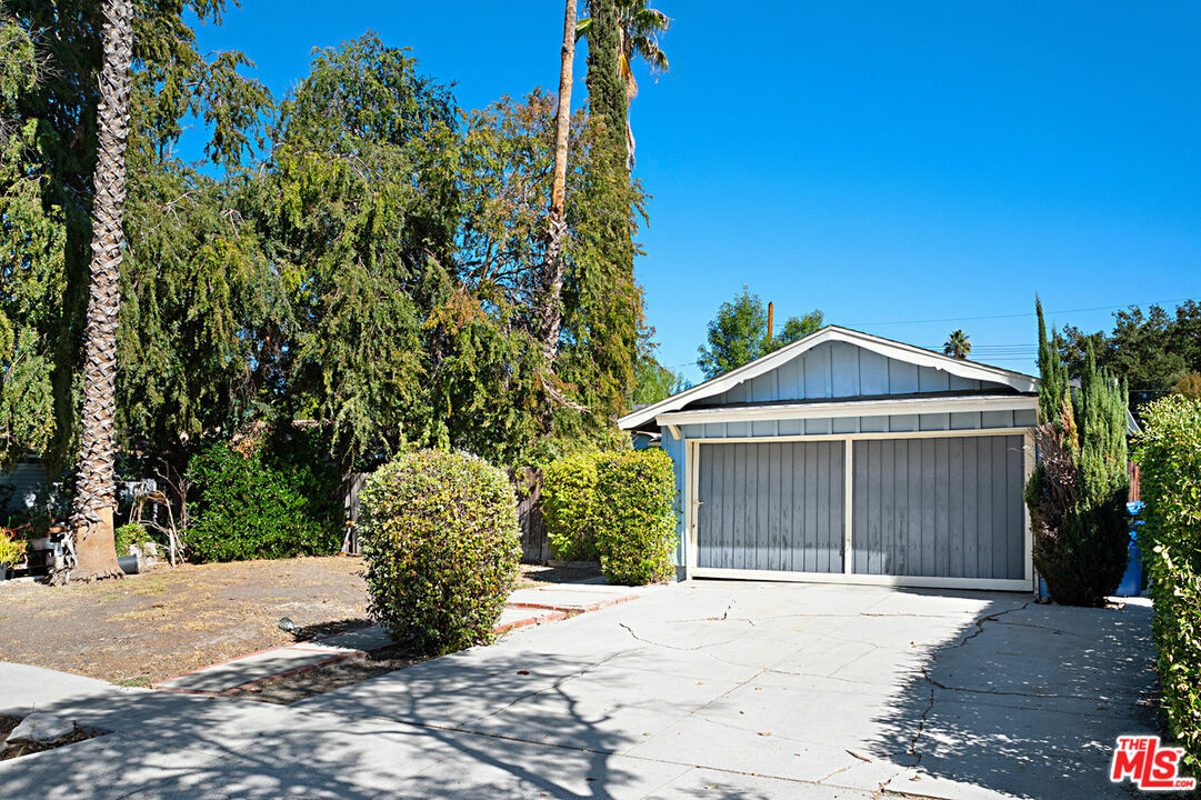 Property Photo:  6576   Cleomoore Ave  CA 91307 