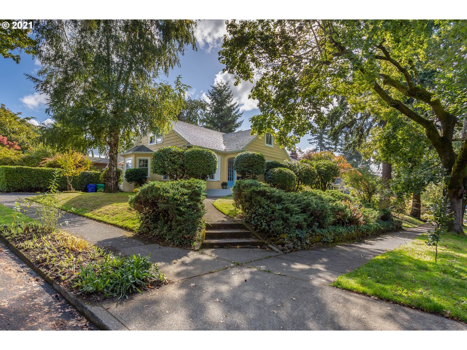 Property Photo:  7506 SE 36th Ave  OR 97202 