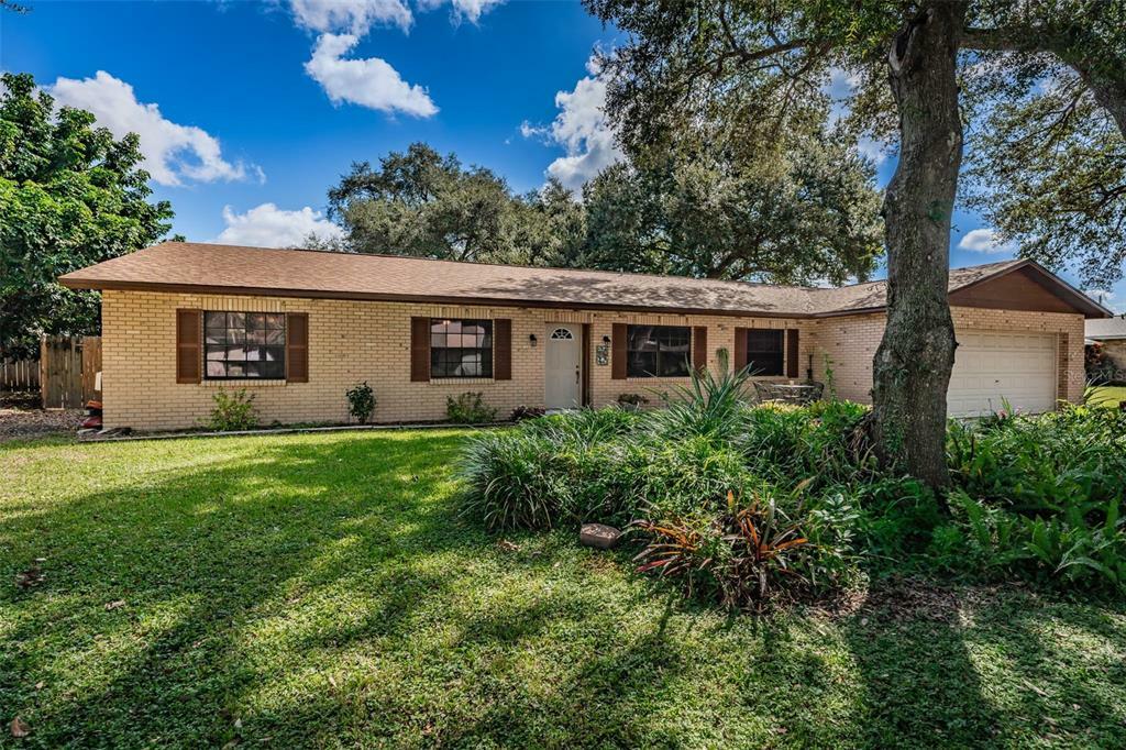 Property Photo:  803 Bills Circle  FL 33511 