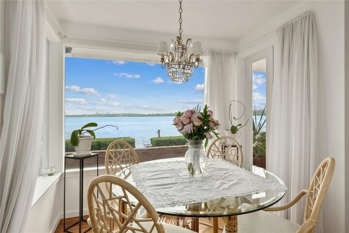 Property Photo:  169  Lake Avenue W  WA 98033 