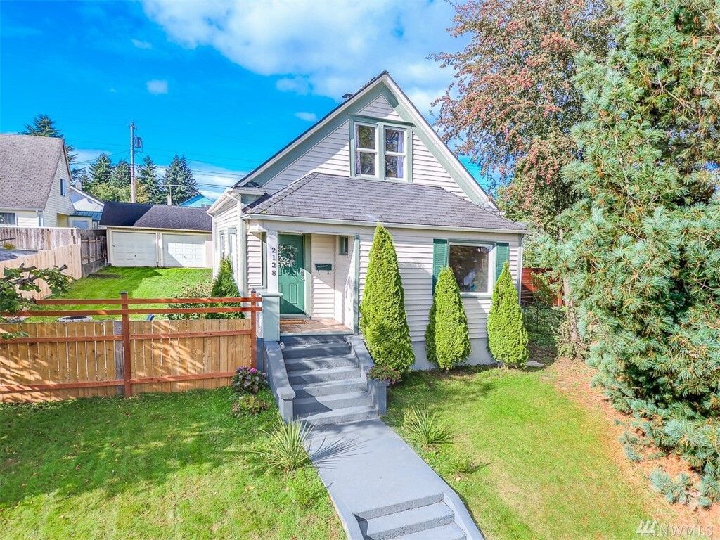 House for sale in Everett 2128 Pine St, Everett, WA 98201