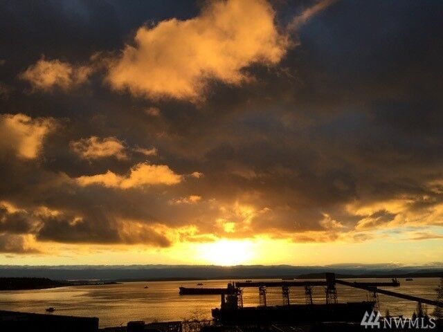 Property Photo:  500 W Roy St W207  WA 98119 