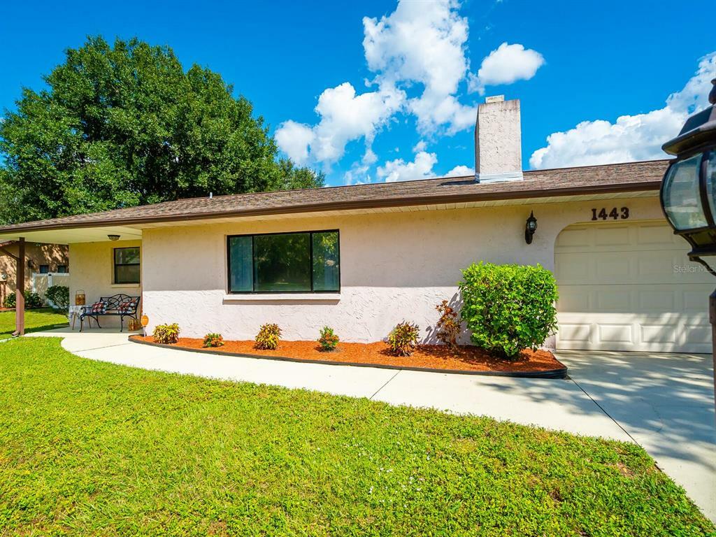 Property Photo: 1443 Georgetowne Drive FL 34232