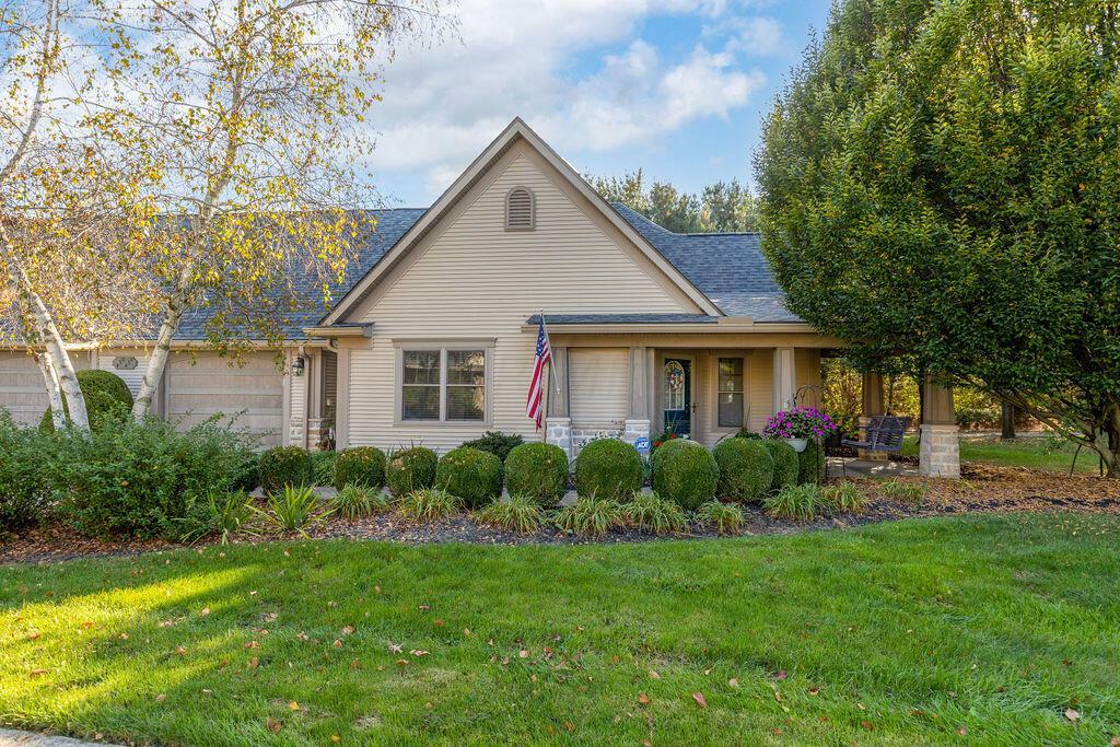 Property Photo: 454 Cottage E Grove OH 43056