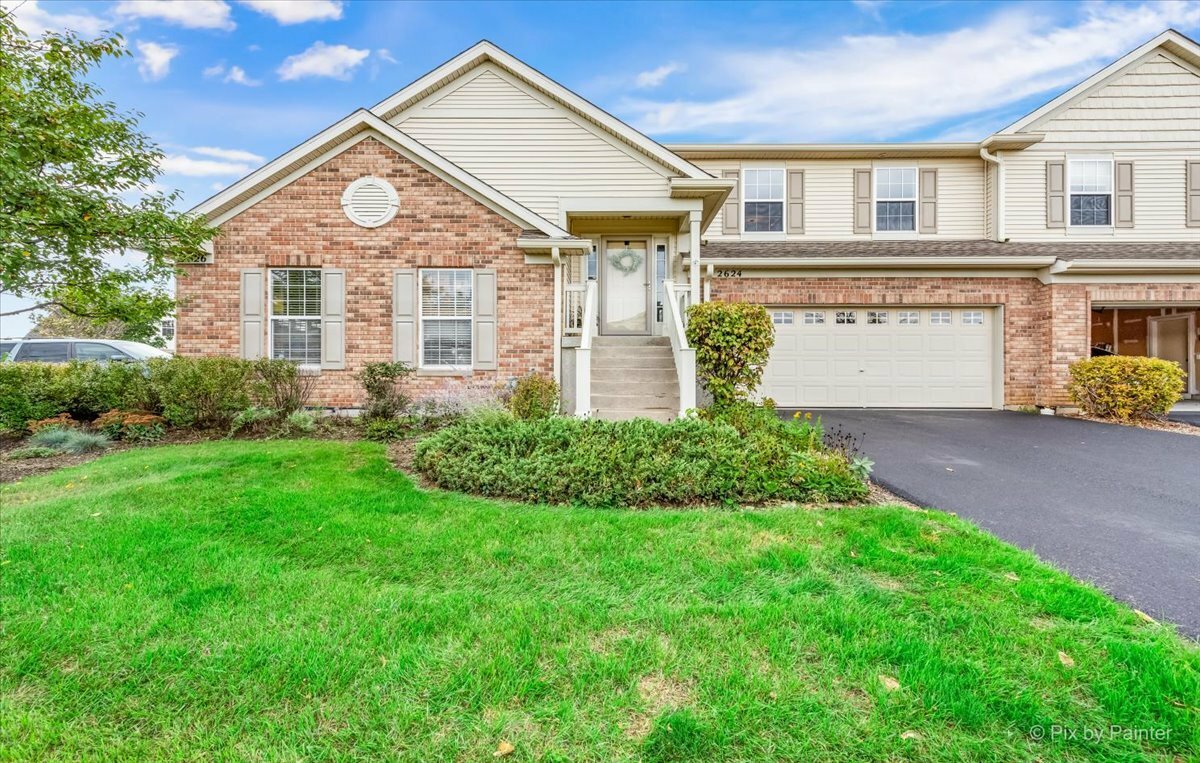 Property Photo: 2624 Loren Lane 2624 IL 60102
