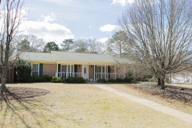 Property Photo: 1901 High Point Drive AL 36801