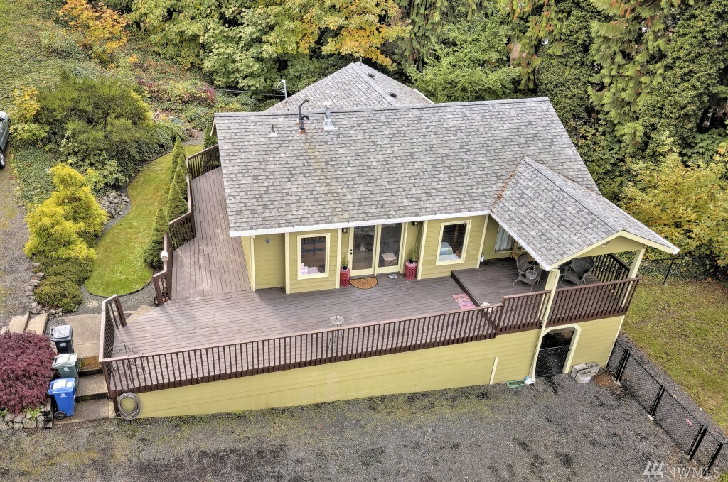 Property Photo:  137 W Delaware St  WA 98584 