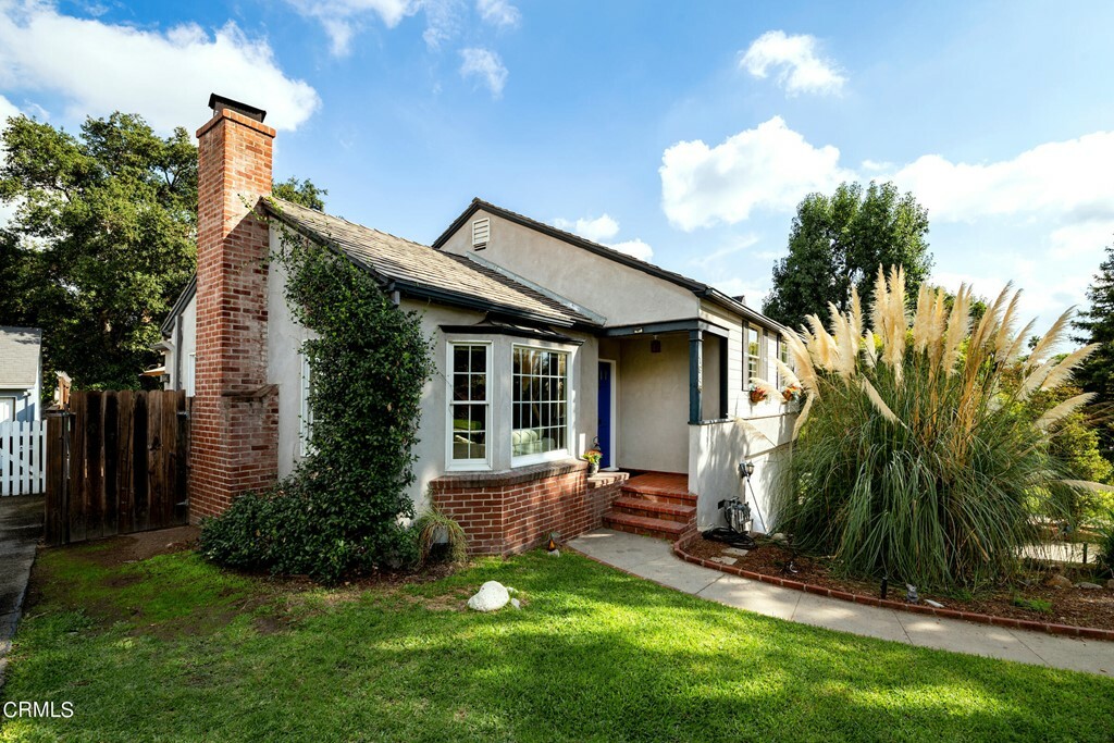 Property Photo:  1946 N Harding Avenue  CA 91001 