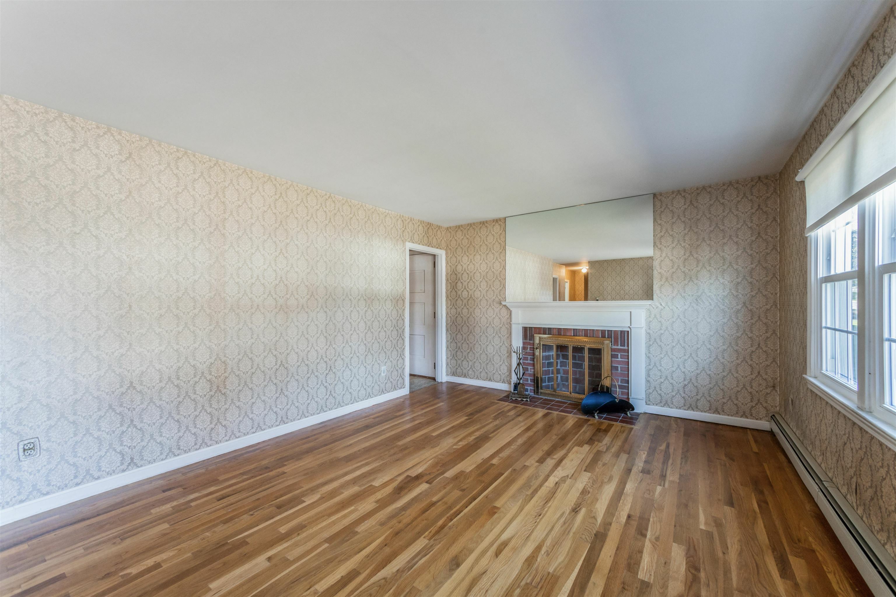 Property Photo: 173 Mayflower Drive NH 03104