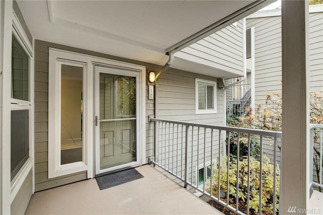 Property Photo:  15742 NE 70th Ct 15742  WA 98052 