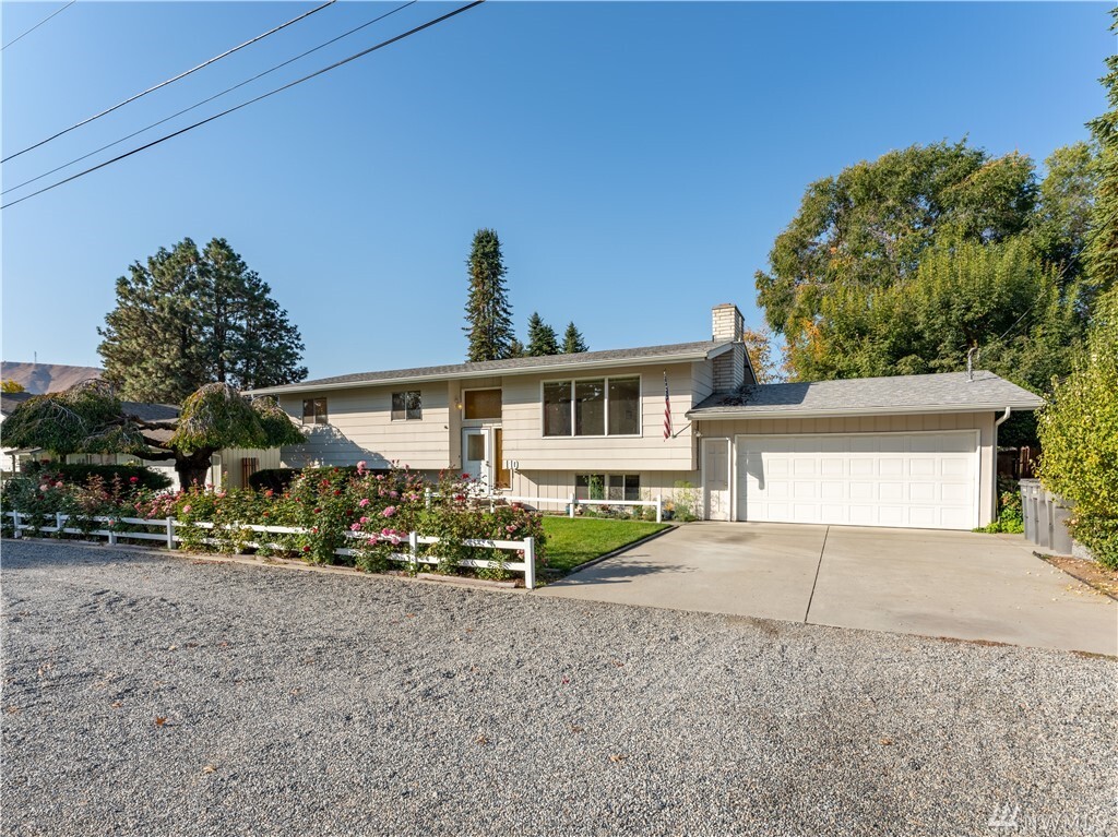 Property Photo: 110 S Houston Ave WA 98802