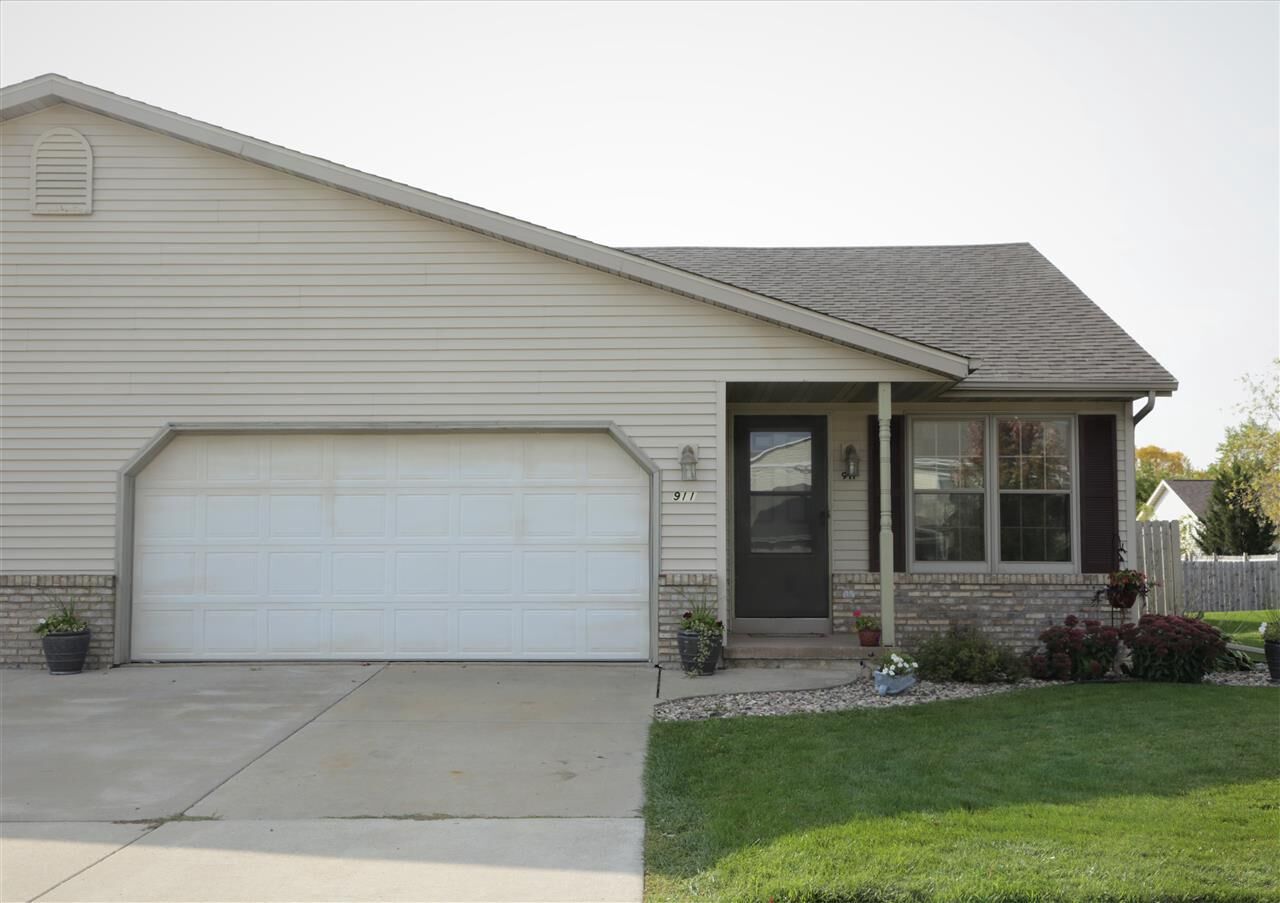 Property Photo:  911 Elm Drive  WI 54140 